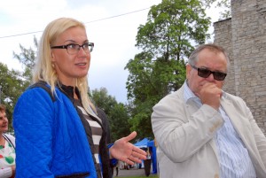 Aadu Must koos oma tütre Kadri Simsoniga Paide arvamusfestivalil Foto Urmas Saard