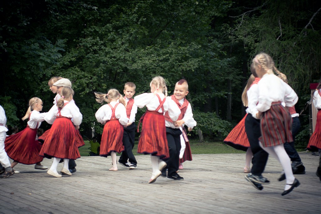 Audru Männituka lasteaia pärimuspidu Karjapoiss on kuningas Foto erakogust