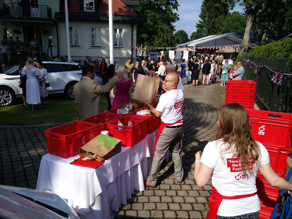 Briti suursaatkond Eestis saab toetada Toidupanka. Foto Julia Amor