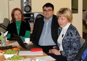 Haridus- ja teadusministeeriumi esindajad otsivad Roosi koolile sobivaimat riikliku rahastamisvõimalust. Foto: Põlva maavalitsus.