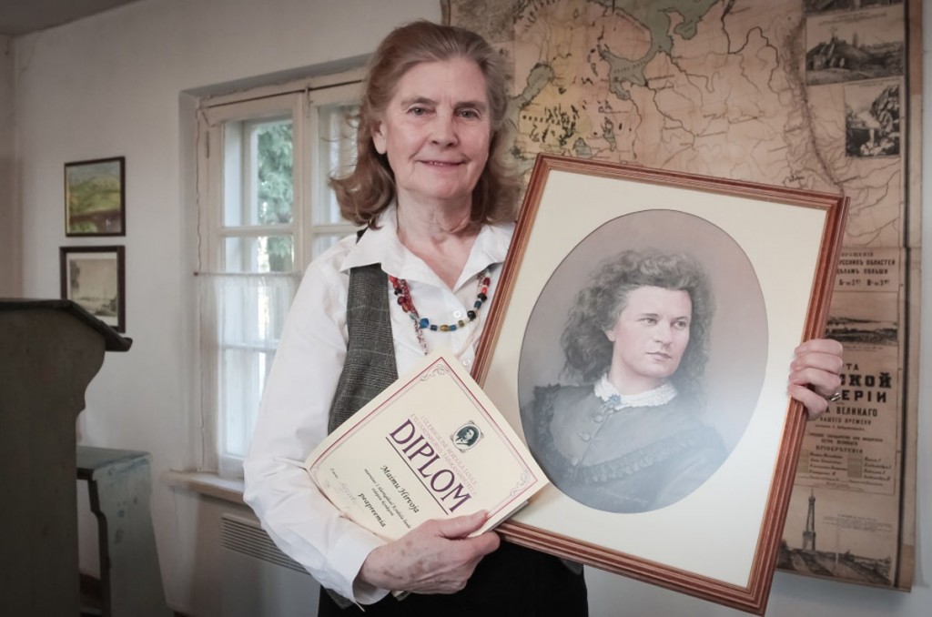 Peaauhinnaks Vello Paluoja loodud Lydia Koidula pastell-portreemaal Foto Koidula muuseum