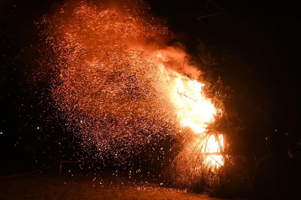 Põletamine eeldab ohutusnõuetest kinni pidamist. Foto Urmas Saard