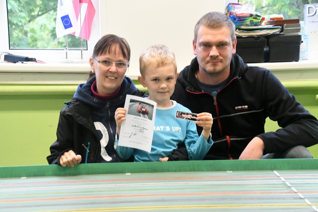 Sebastjan Roosaar koos ema ja isaga Foto Urmas Saar