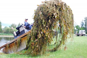 Truxoriga Sindis Raudtee tänava tiigil Foto Urmas Saard