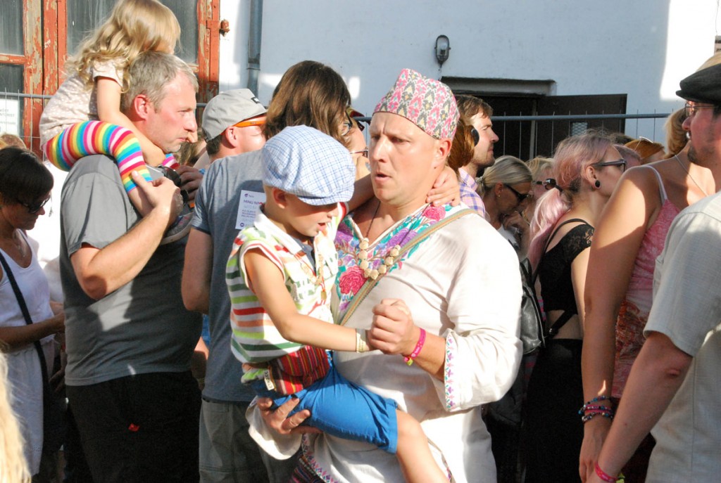 Tuletõrje hoovil, XXIV Viljandi päimusfestivali ansambli Untsakate kontserdil Foto Urmas Saard