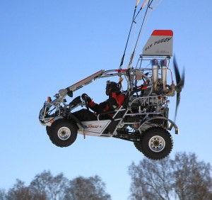 Lendav auto.